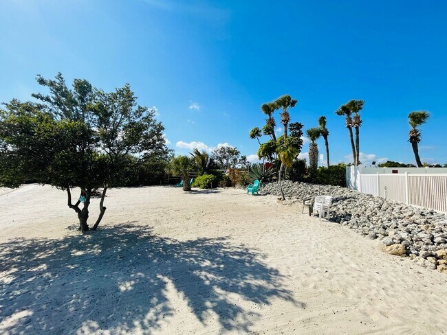 Building Photo - TARPON BAY CONDO
