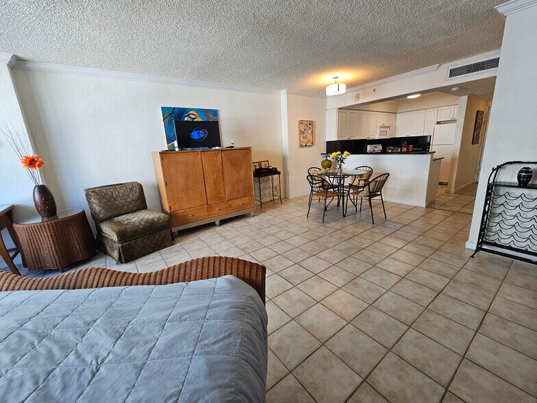 Building Photo - 2501 S Ocean Dr