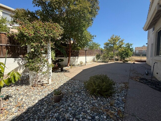 Building Photo - EPIC REA - Fully Renovated 5BR/3BA Home in...