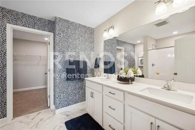 Building Photo - Available July 15th 3 Bedroom 2.5 Bath Townhome in Zimmerman