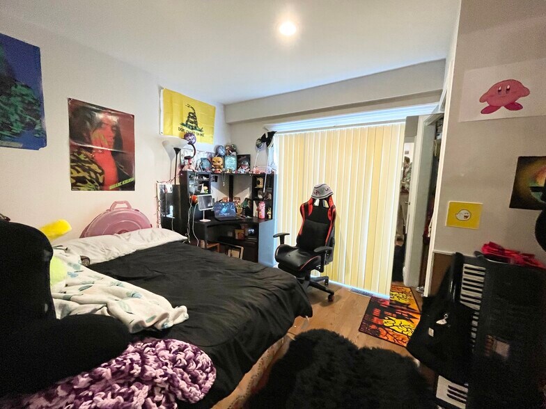 Building Photo - 33 Sumner St