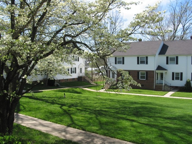 Building Photo - Generals' Retreat