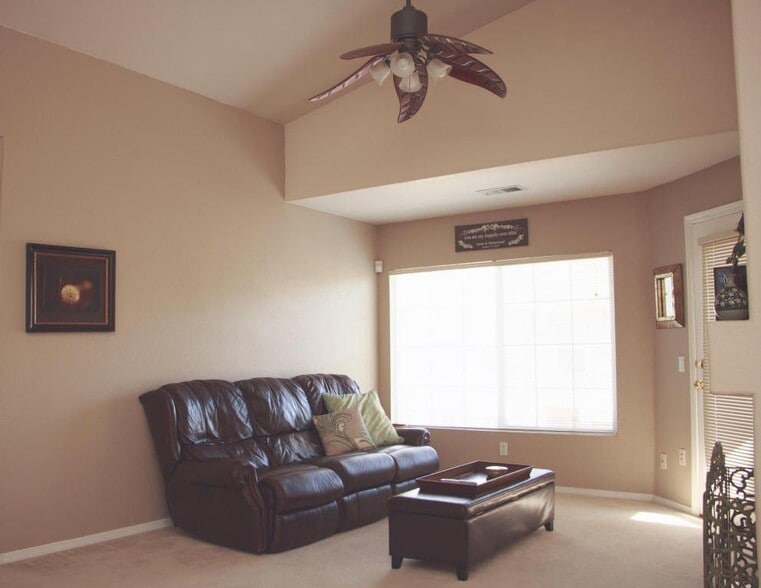 Building Photo - 6501 San Antonio Dr NE