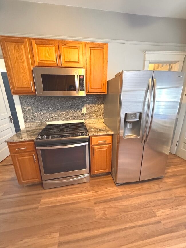 Building Photo - 2927 N Sacramento Ave