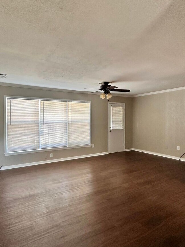 Building Photo - 3 Bedroom 2 bath in Faith Village