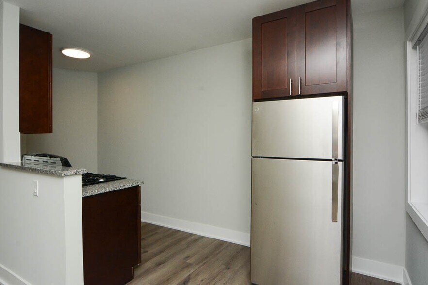 Building Photo - 730 Judson Ave