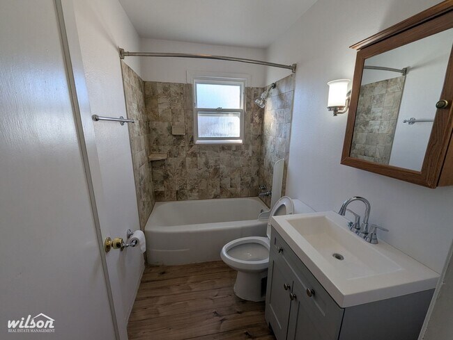 Building Photo - 2132 Porter St