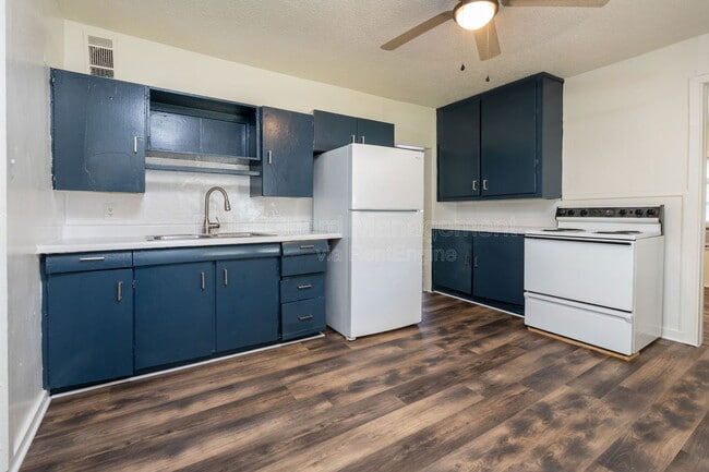 Building Photo - 1160 S Richmond Ave