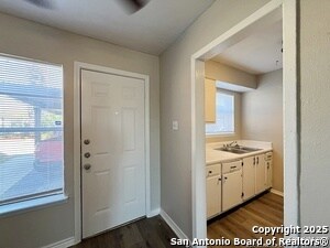 Building Photo - 2802 Lasses Blvd