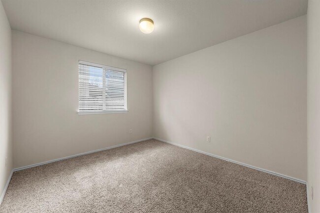 Building Photo - 9424 Castle Pines Dr