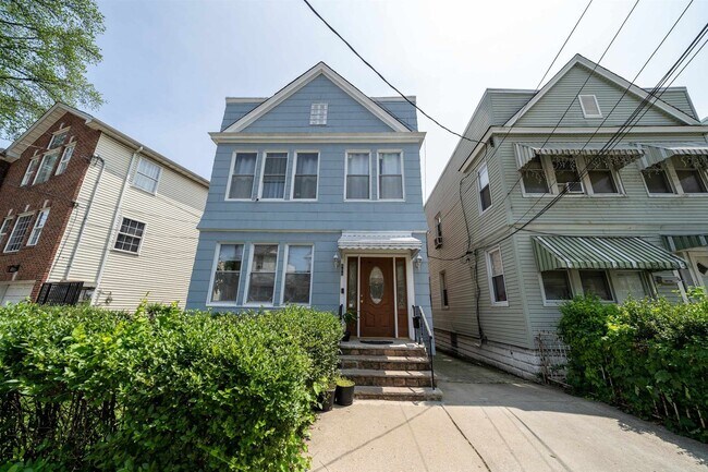 Building Photo - 160 Randolph Ave
