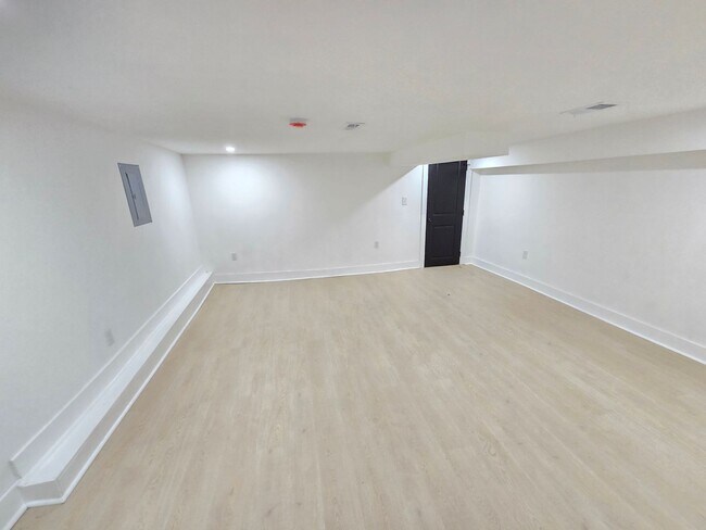 Building Photo - 1012 W Lanvale St