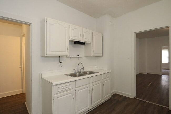 Building Photo - 2 Bedroom Indianapolis House!