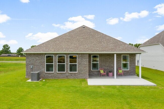 Building Photo - Gorgeous 3/2.5/2 Bonus Office!