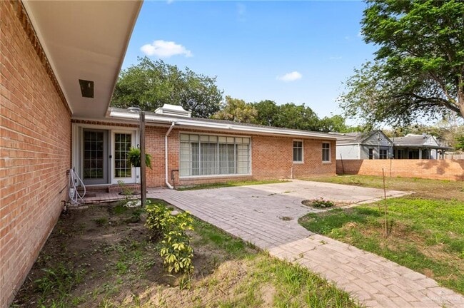 Building Photo - 28 W Austin Blvd