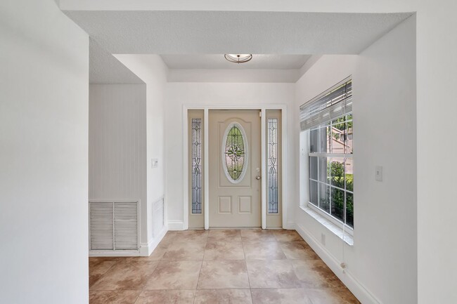 Building Photo - Boca Raton Modern Comfort Meets Florida Ch...