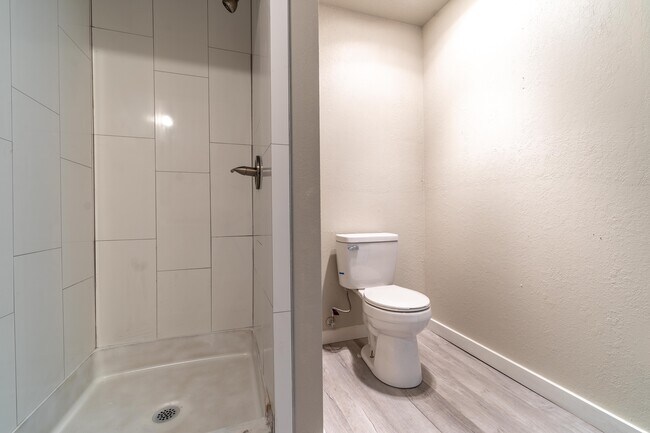 Building Photo - 1008 9th St