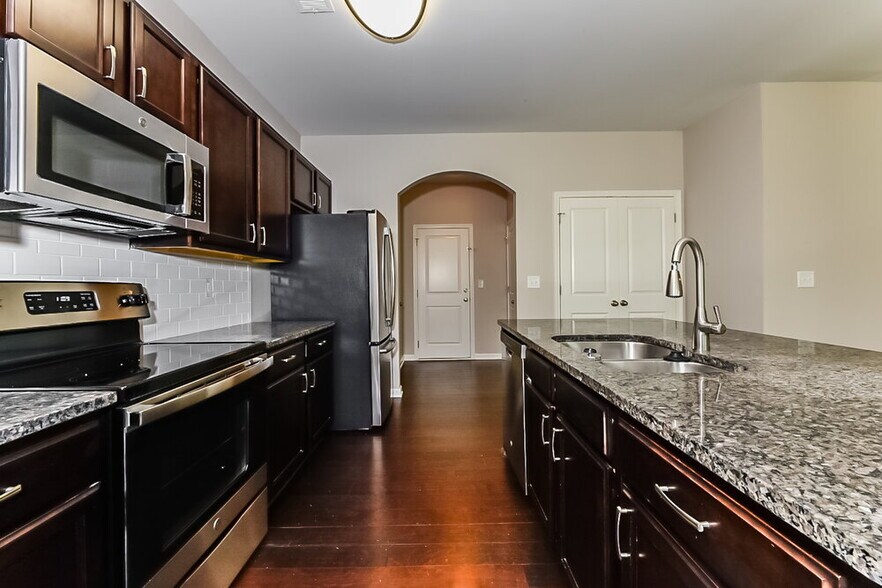 Building Photo - 259 Magnaview Dr