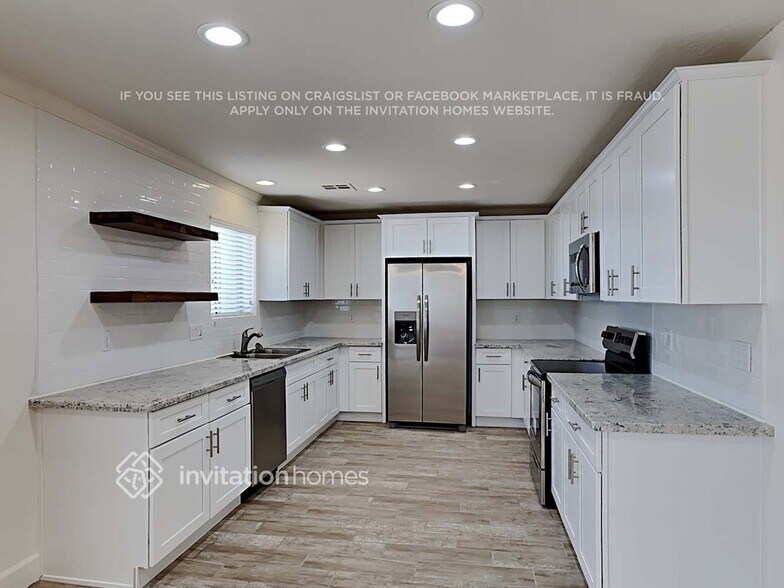 Building Photo - 6731 W Desert Ln
