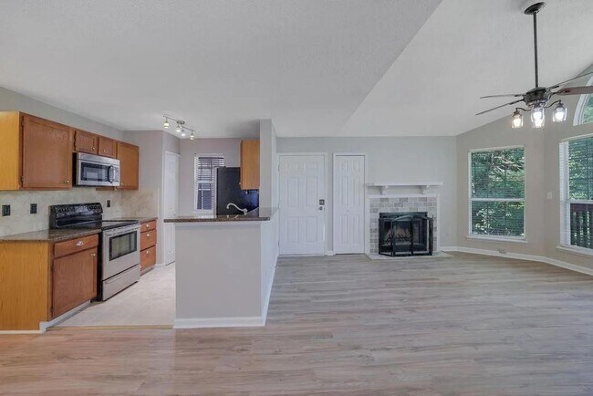 Building Photo - 1215 Waterville Ct