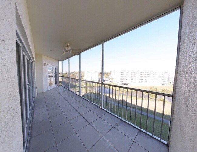 Building Photo - 1200 Country Club Dr