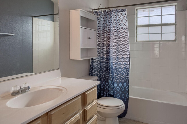 Building Photo - 401 Santorini Ct