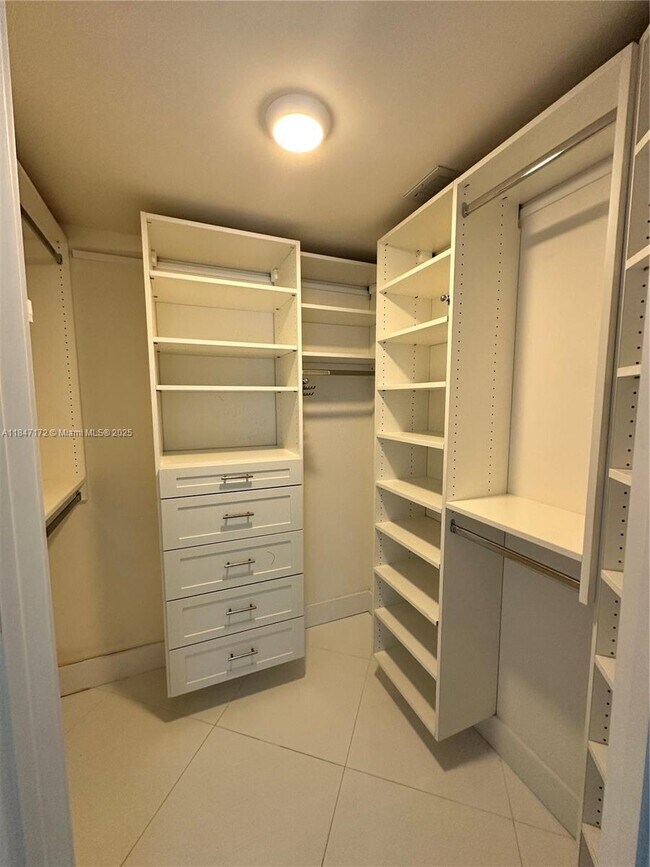 Building Photo - 200 Sunny Isles Blvd