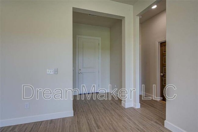 Building Photo - 207 Hope Ave