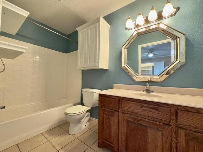 Building Photo - Rental