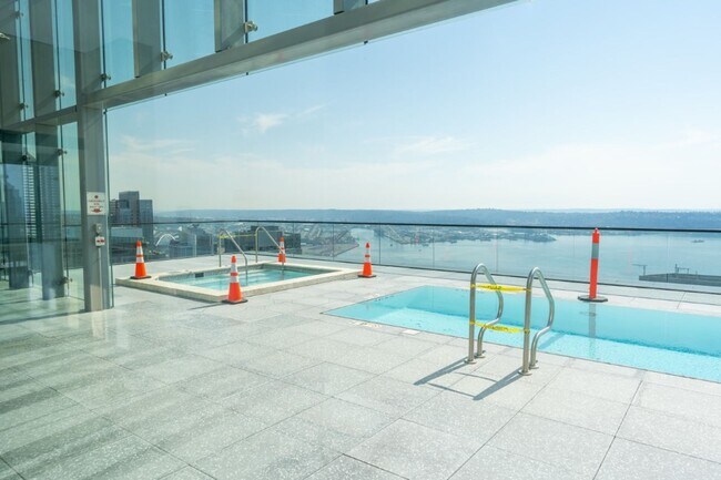 Building Photo - 2Bd/2Ba Seattle Condo