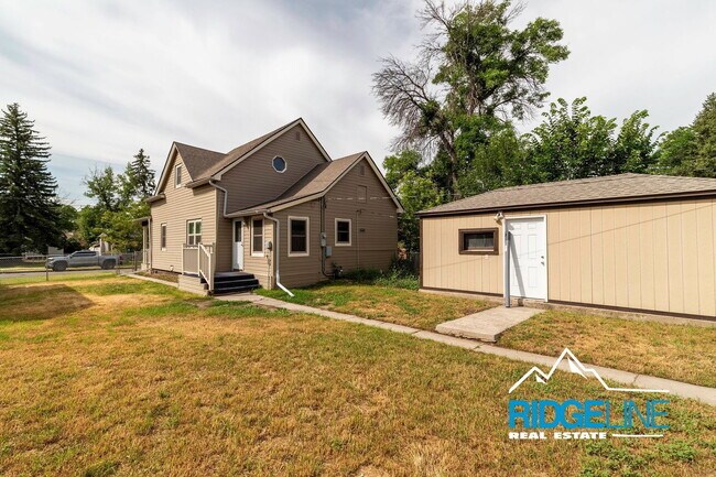 Building Photo - 1211 7th Ave N