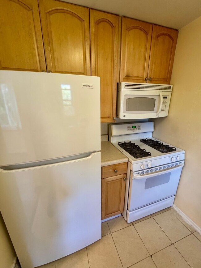 Building Photo - 1076 Thornwood Dr