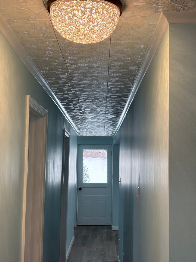 Building Photo - 1 Floor Living on 1/2 Acre, 4 Bedrooms/1 Bath, Garage-Dallastown SD