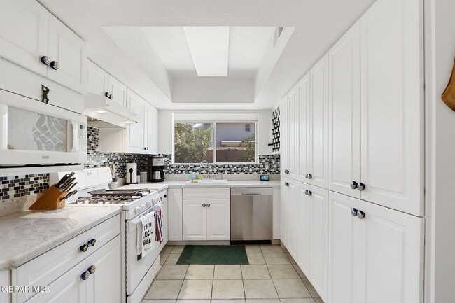 Building Photo - 4348 Loma Hermosa Dr