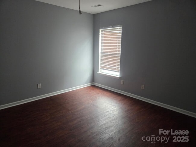 Building Photo - 180 Flanders Dr