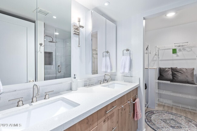 Building Photo - 1449 E Highland Ave