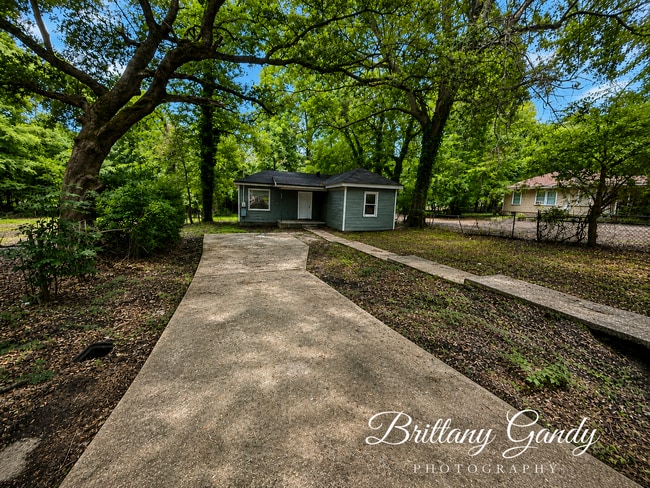 Building Photo - 3826 Huston St
