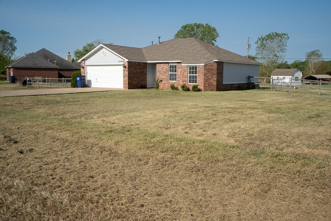 Building Photo - 3 Bed / 2 Bath in Collinsville!