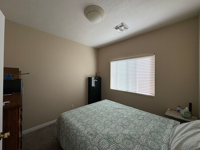 Building Photo - Cute townhome for rent