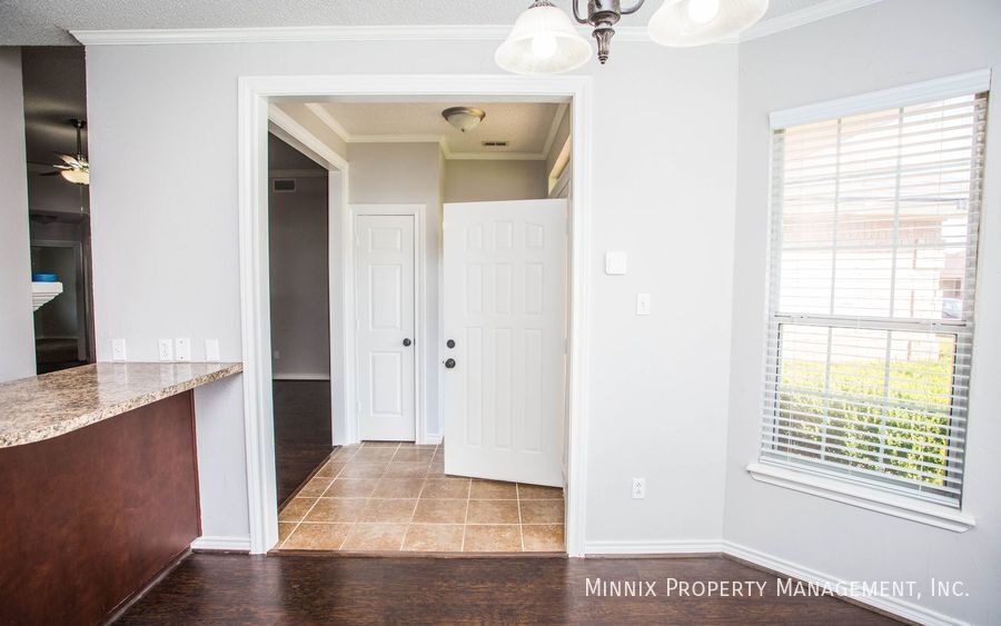 Building Photo - 6125 8th Dr