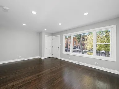 Living Room - 1019 N Springfield Ave