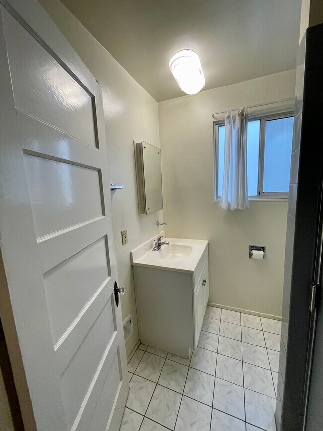 Building Photo - 142 27th St