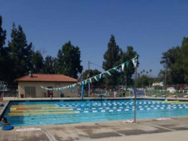 Building Photo - 305 N Palm Ave