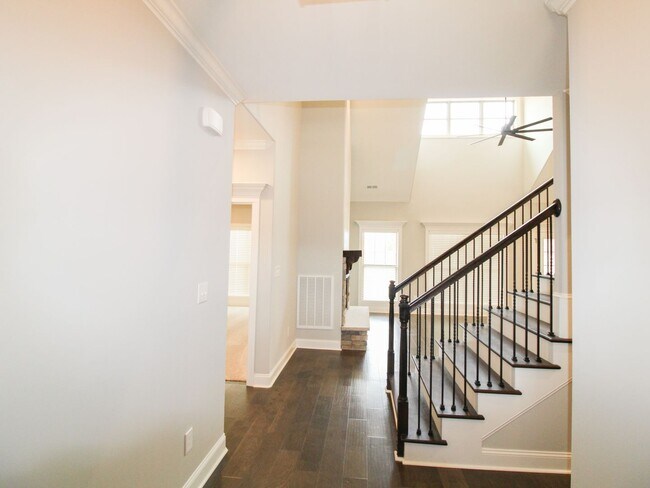 Building Photo - Beautiful two story home at Whispering Pines!