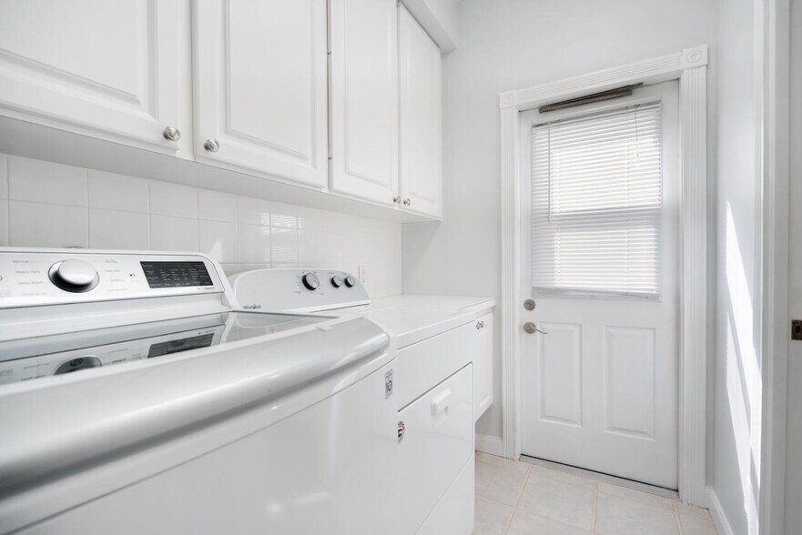 Building Photo - 329 Legare Ct