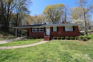 Building Photo - 1043 Green Cir Dr