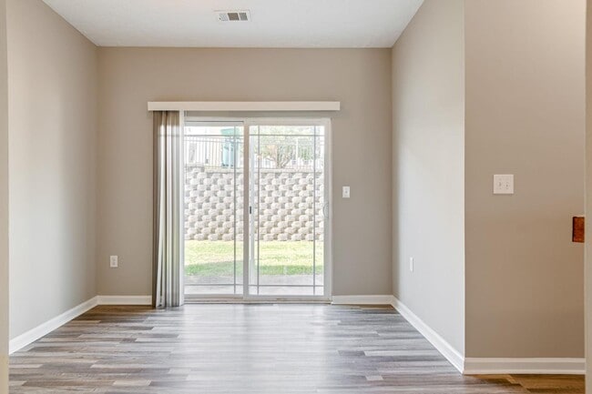 Building Photo - 1020 Somerset Springs Dr