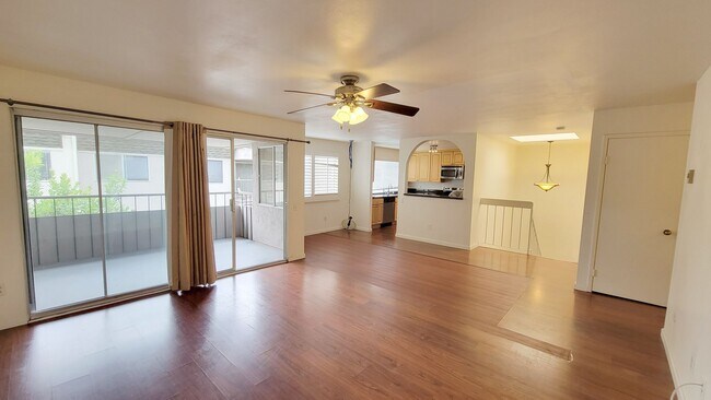 Primary Photo - 3 bd/2 ba Townhouse close to USD.