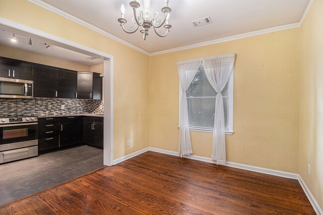 Building Photo - 3/2 Bungalow in Kirkwood