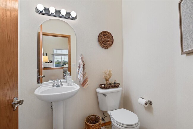 Building Photo - Beautiful 3 bedroom 2.5 bathroom Lake Stevens home!